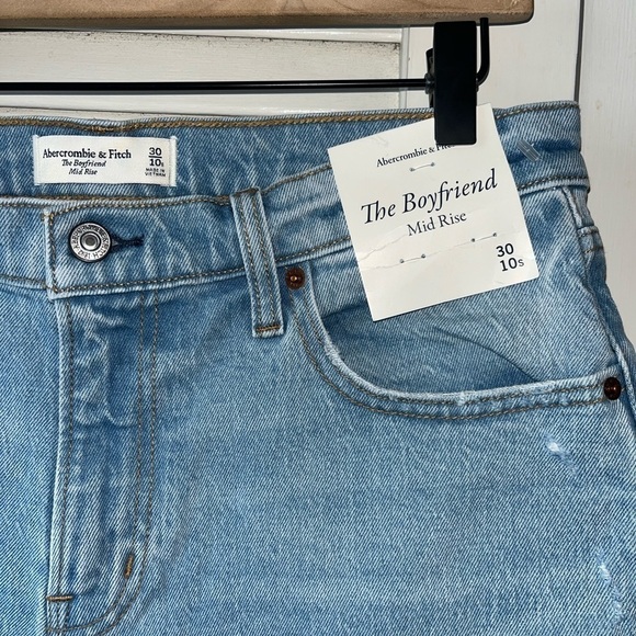 NWT Abercrombie and Fitch The Boyfriend Mid Rise Distressed Jeans 10/30 Short - Picture 6 of 7